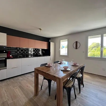 Le Saint-jalmes P2 + Parking Apartament *